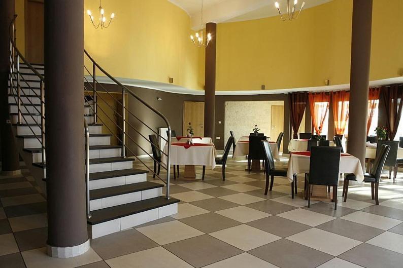 Hotel Sunny Познань Екстер'єр фото